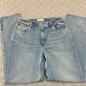A&F 90’s Straight high rise jeans